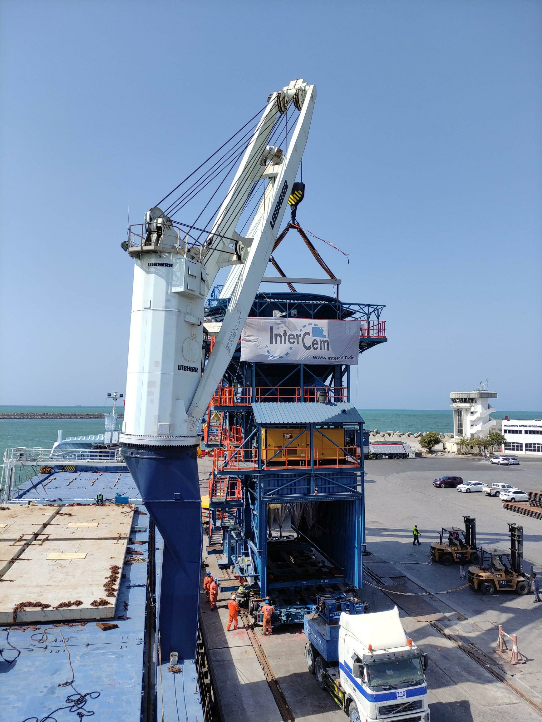 La construction de la  deuxième trémie de clinker et de matières premières InterHop est terminée.